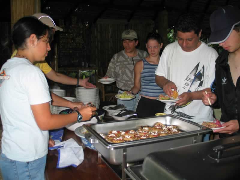 Campamento comida Buffet Cabañas Camping El Encanto Cuajilote Zona Arqueologica Tlapacoyan Veracruz Mexico Rio Filobobos